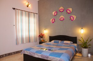 3 bedrooms, iron/ironing board, WiFi - 3BR Spacious & Cozy House nearby Old Quarter, Hoan Kiem Lake (Trúc Bạch)