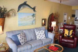 Een televisie, een dvd-speler en een stereo