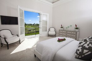 9 chambres, coffres-forts dans les chambres, bureau