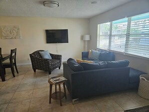 Flat-screen TV, books, music library, stereo - Experience Delray Beach living near vibrant Atlantic Ave! (Delray Beach)