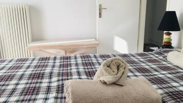 2 bedrooms, desk, soundproofing, iron/ironing board