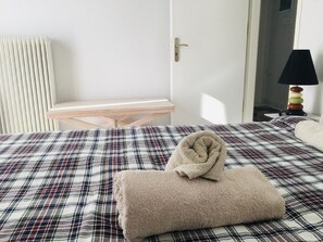 2 bedrooms, desk, soundproofing, iron/ironing board