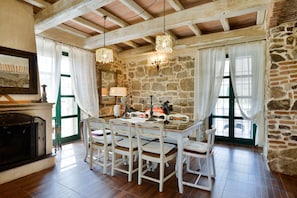 Interior - VILLA WITH PRIVATE POOL AND JACUZZI WHIRLPOOL 10 MINUTES FROM THE BEACHES (Alghero)