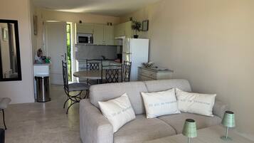 Télévision, table de tennis de table