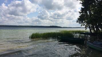 Plage à proximité, chaises longues