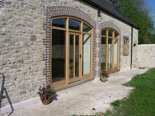 Luonnollinen Barn-muunnos, rauhallinen sijainti ja lämmitetty uima-allas 