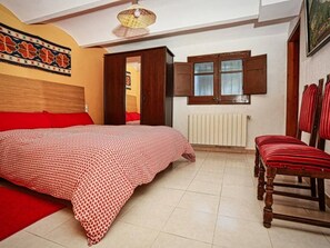 9 quartos, ferros/tábuas de passar roupa, berço de viagem