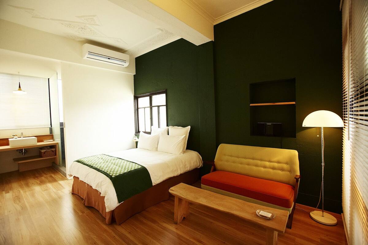 Premium bedding, blackout curtains, free WiFi, bed sheets