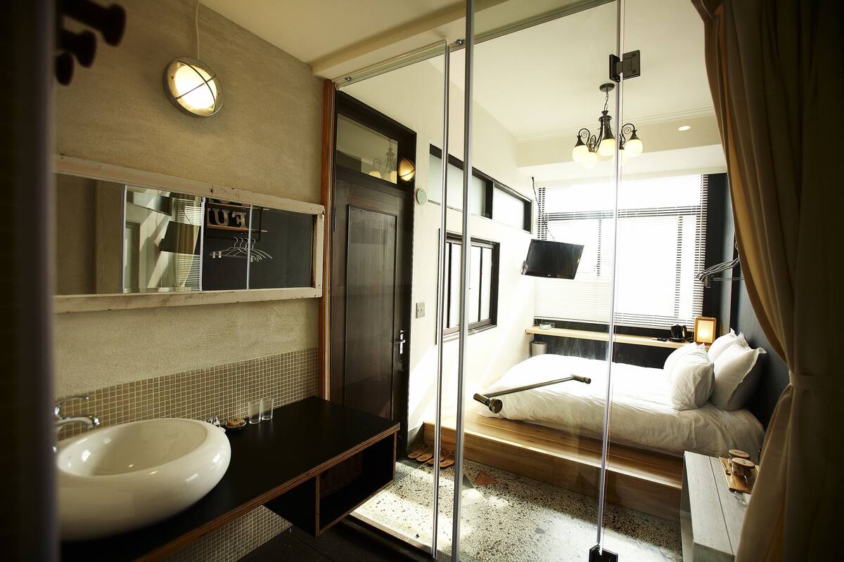 Premium bedding, blackout curtains, free WiFi, bed sheets