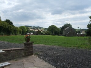Property grounds - Barn conversion in beautiful countryside, sleeps 4 (Abergavenny)
