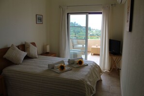 2 Schlafzimmer, Schreibtisch, Bügeleisen/Bügelbrett, WLAN