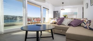 Smart TV, fireplace, DVD player, stereo - Villa only 1 minute from the sea,  with private pool and Stunning Sea View**** (Rogoznica)