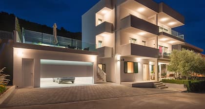 Villa only 1 minute from the sea, with private pool and Stunning Sea View****