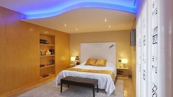 5 camere, una cassaforte in camera, una scrivania, ferro/asse da stiro