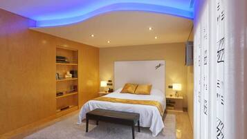 5 chambres, bureau, fer et planche Ă repasser, lit parapluie