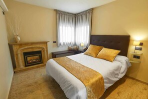 5 soveværelser, skrivebord, strygejern/strygebræt, weekendseng