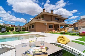 Outdoor dining - La Cantera Rural Spa (Vinaixa)