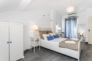 1 chambre, fer et planche à repasser, Wi-Fi gratuit, draps fournis