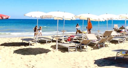 Charming, light-filled Mediterranean Villa – sleeps 2-6, only 250 m from the Sea