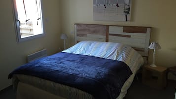 1 habitación, tabla de planchar con plancha, wifi y ropa de cama