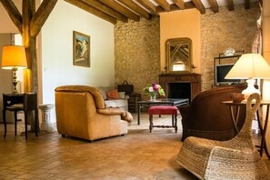 TV, fireplace, DVD player, ping pong