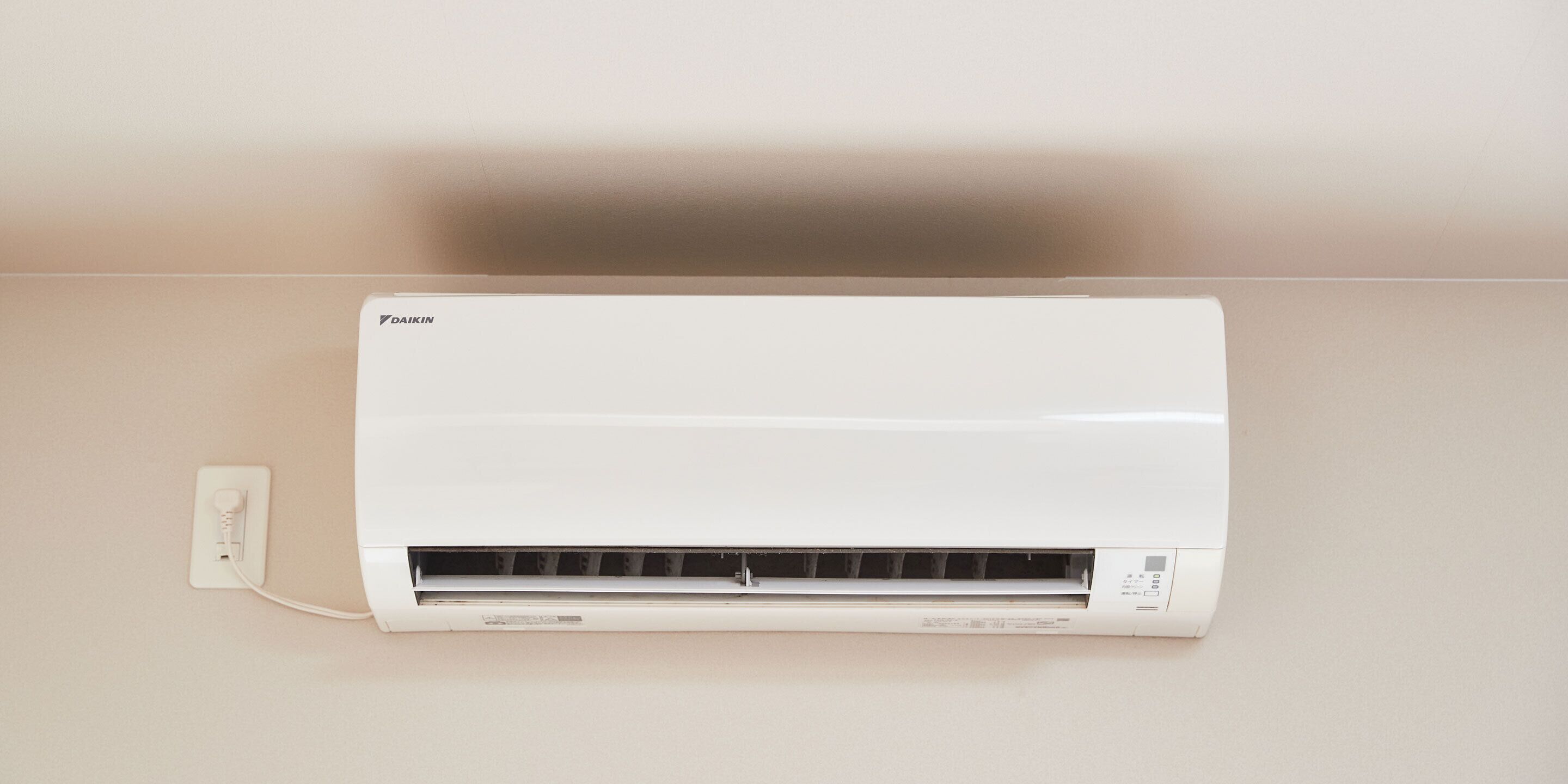 1 bedroom, individually decorated, individually furnished, desk