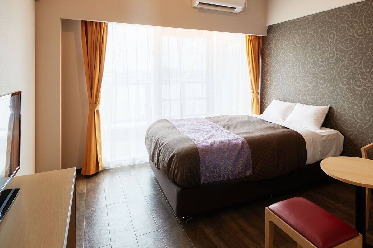 Standard Double Room, 1 Katil Kelamin (Double), Non Smoking | Meja, Wi-fi percuma, dihias secara berasingan 