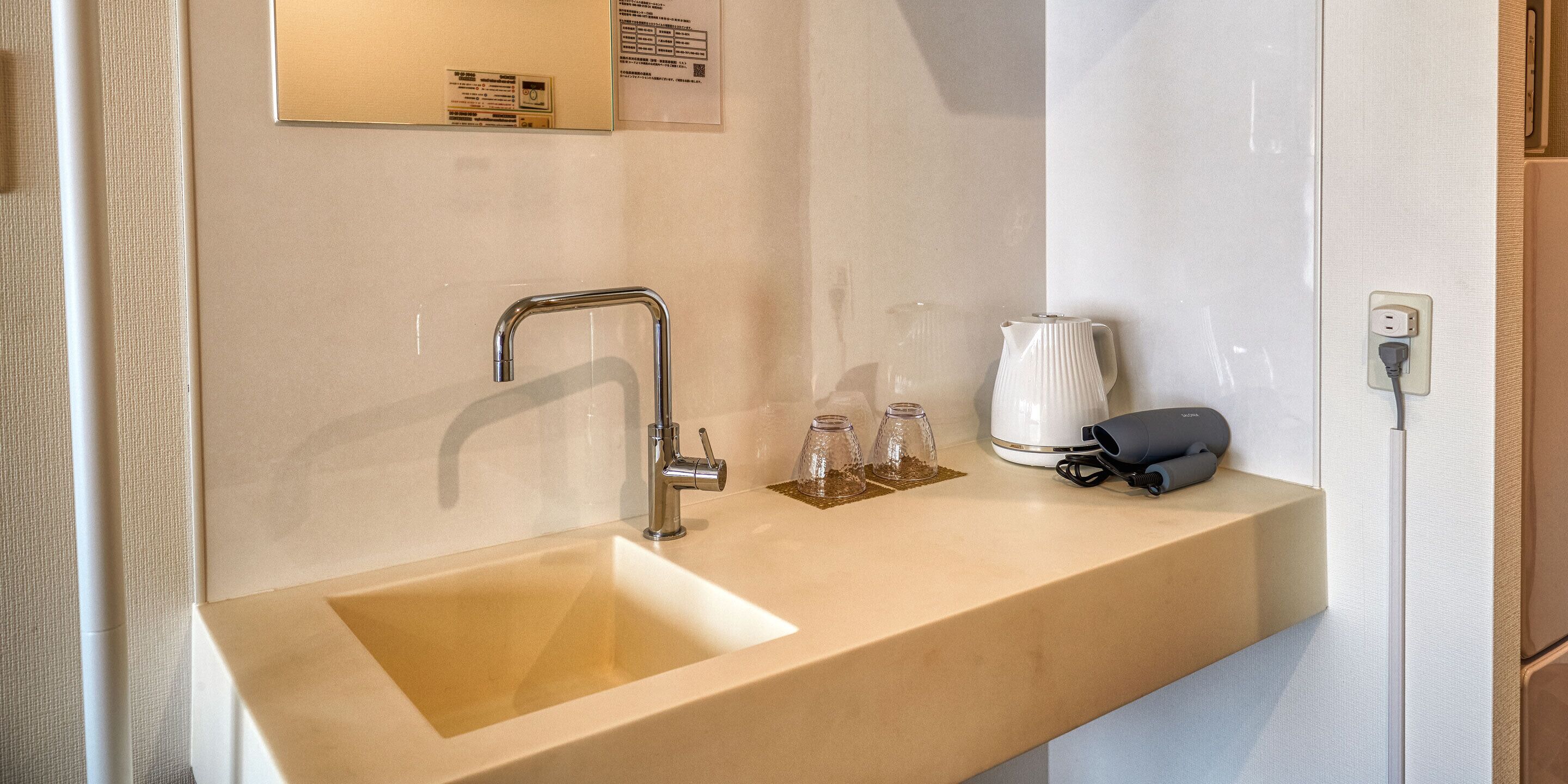 standard double room, 1 double bed, non smoking | 1 bedroom, individually decorated, individually furnished, desk