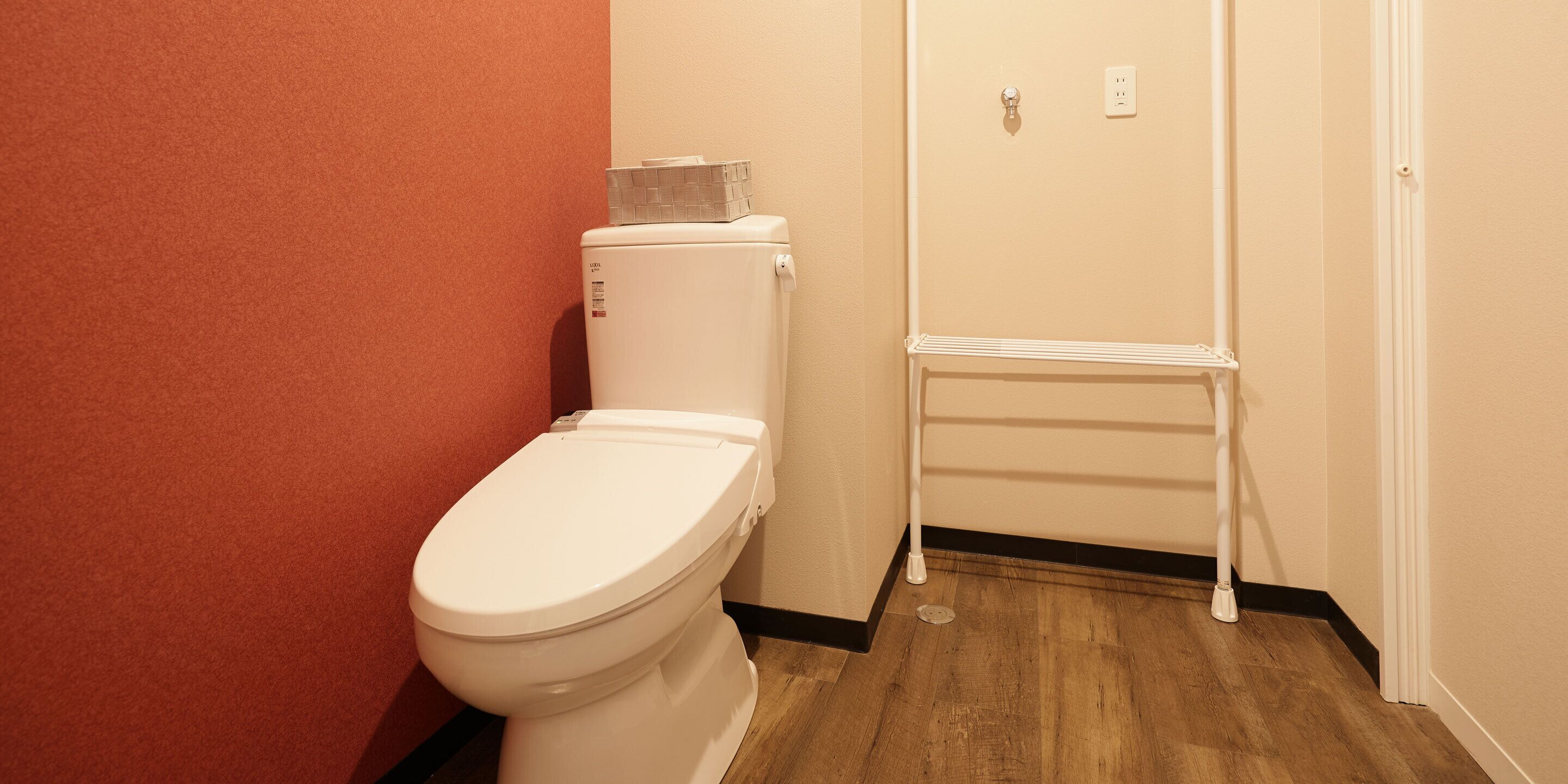 combined shower/bathtub, deep-soaking bathtub, rainfall showerhead