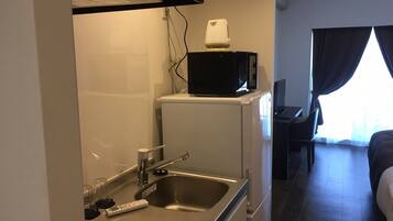 Fridge, microwave, stovetop