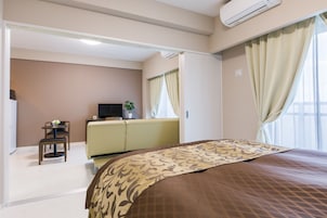 Quarto triplo luxo, para não fumantes (33sqm) | Wi-Fi de cortesia