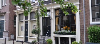 Picture perfect 1650 house overlooking Prinsengracht canal - luxury with charm