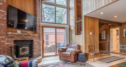 Woodlands: 2BR / Loft / 2BA Schlafmöglichkeiten für 8 Schöne Mountain Retreat, Winter & Sommer