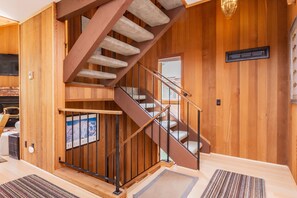 Interior - Woodlands #3: 2BR/Loft/2BA Sleeps 8  Beautiful Mountain Retreat, Winter & Summer (Mammoth Lakes)