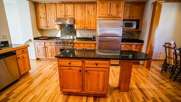 Frigorífic, microones, forn i placa de cuina