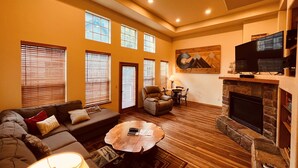 Living room - Winter Park Retreat - In The Heart Of Downtown (Winter Park)