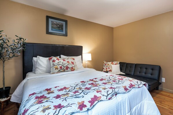 2 bedrooms, iron/ironing board, WiFi, bed sheets