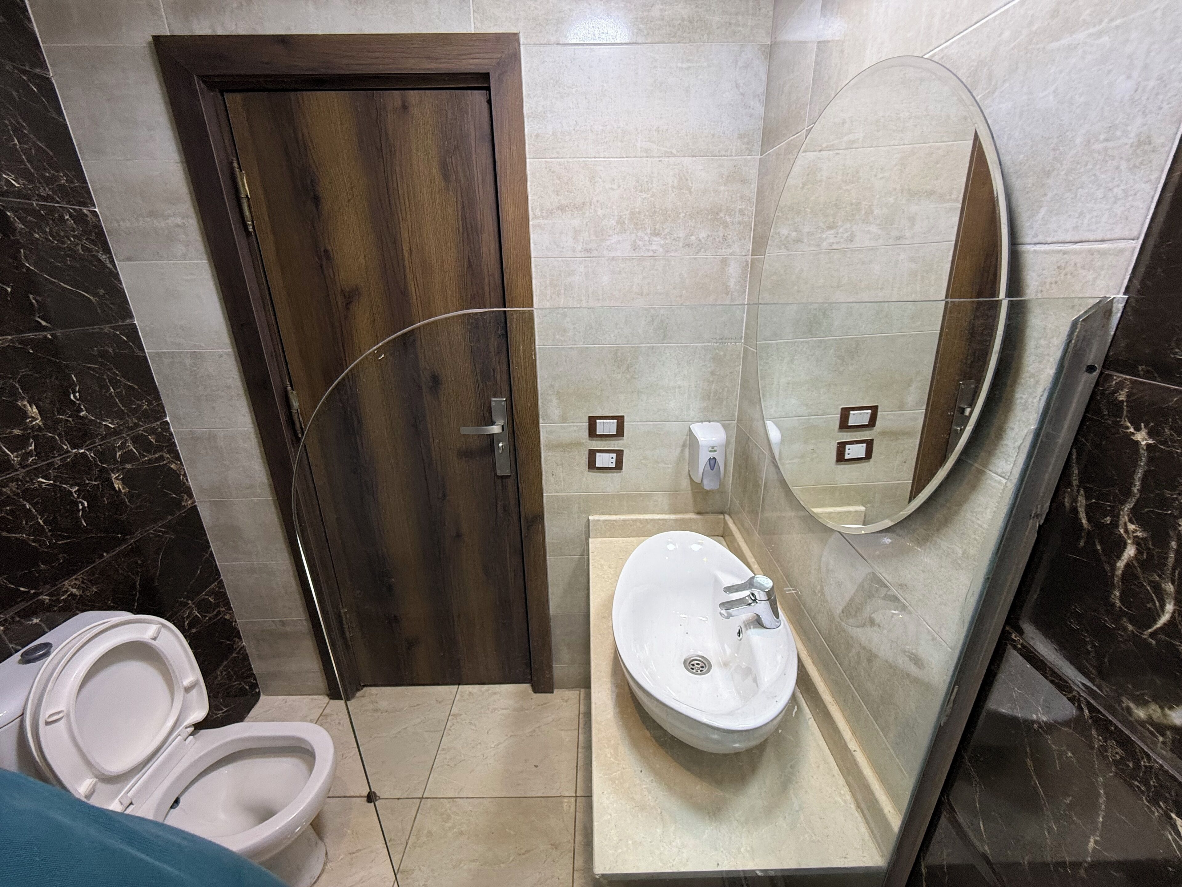 Quarto casal ou duplo | Banheiro | Chuveiro, produtos de toalete grátis, secador de cabelo 