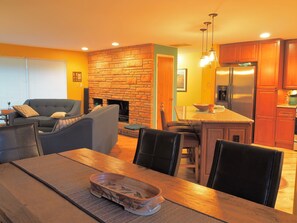 Interior - Beautifully decorated and updated  3 Bedroom Ranch (Littleton)