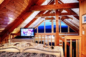 1 bedroom, memory foam beds, iron/ironing board, WiFi - Stairway to Heaven, Secluded, Elegant, Romantic, Breathtaking Views, Easy Access (Sevierville)