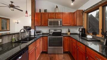 Coffee/tea maker, fridge, microwave, oven
