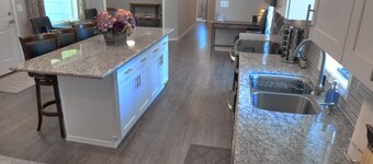 Privat Woodinville hus på Little Bear Creek. Nytt badestamp. Vinprodusenter og ski