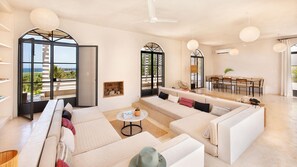 Téléviseur connecté, foyer, chaîne audio