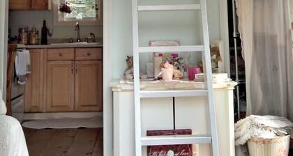 Make Lasting Memories In This Adorable Vineyard Cottage!