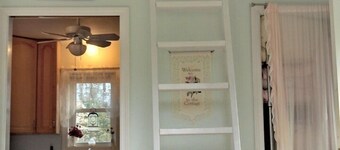 Make Lasting Memories In This Adorable Vineyard Cottage!