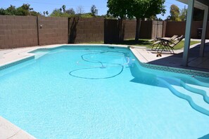 Indoor pool, outdoor pool - FANTASTIC VACATION RETREAT!! HUGE POOL! CENTRALLY LOCATED-TONS OF EVENTS! (Tempe)