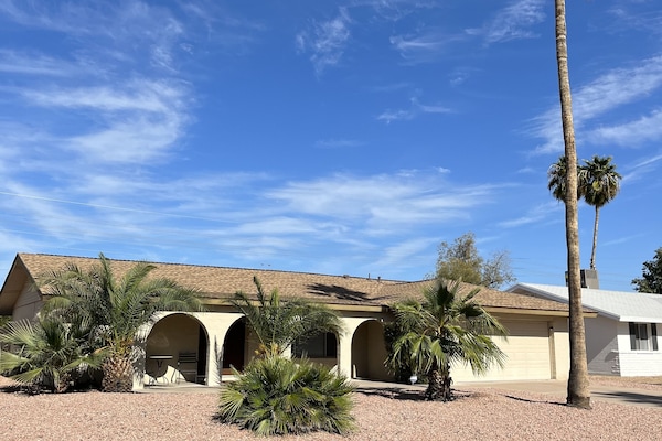 Beautiful, traditional Arizona ranch on a peaceful street - centrally located!