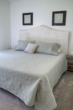 4 soverom, strykejern/-brett, reiseseng for barn og wi-fi (inkludert)