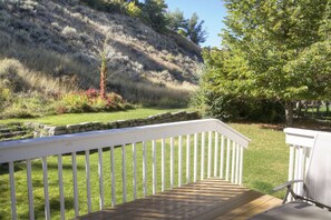 Property grounds - Spacious 4 Bedroom, 3 Bath Home Only 1/2 Mile From Downtown - Cody, WY (Cody)