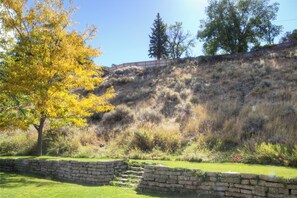 Property grounds - Spacious 4 Bedroom, 3 Bath Home Only 1/2 Mile From Downtown - Cody, WY (Cody)